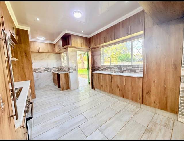 4 BEDROOM HOUSE FOR SALE IN THREE RIVERS